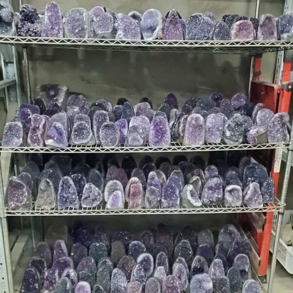Cross-border Foreign Trade Source Uruguay Amethyst Ornaments Crystal Town Crystal Cluster Home Ornaments Purple Crystal Original Stone in stock